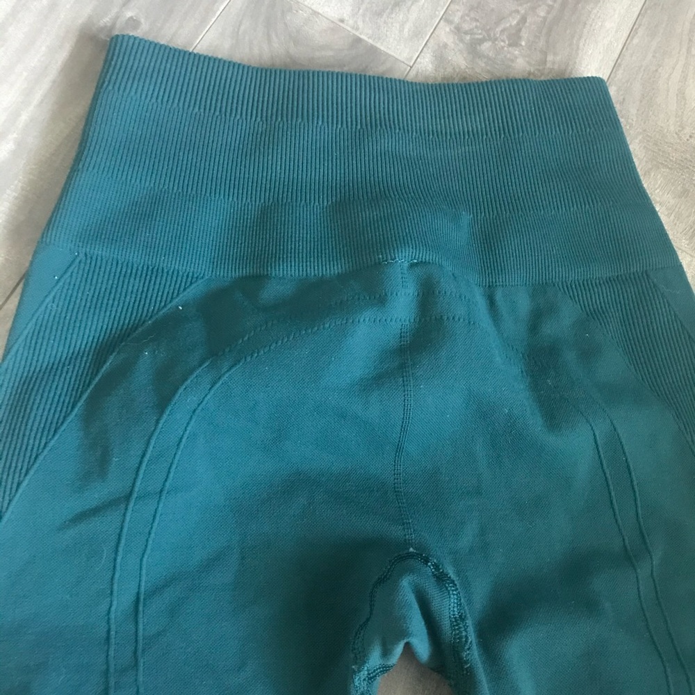 Lululemon Green Crop Leggings - Picture 6 of 7